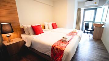 Habitación Deluxe con 2 camas individuales, balcón | Caja de seguridad en la habitación, wifi gratis y ropa de cama
