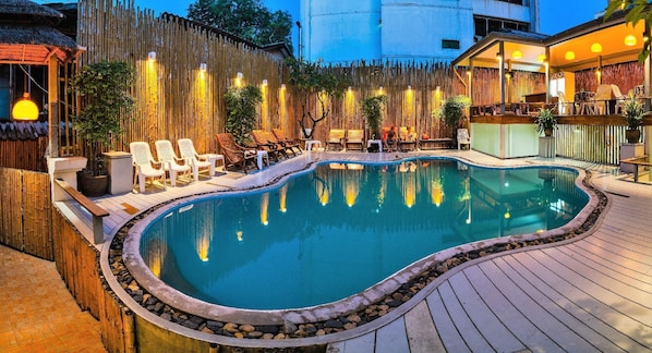 Outdoor pool, pool loungers