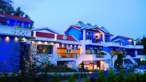 A multi-story residential building with balconies, satellite dishes, and outdoor lighting. - Blue Sea Beach Resort (Thasos)