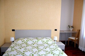 Quarto casal | Frigobar, escrivaninha, Wi-Fi de cortesia