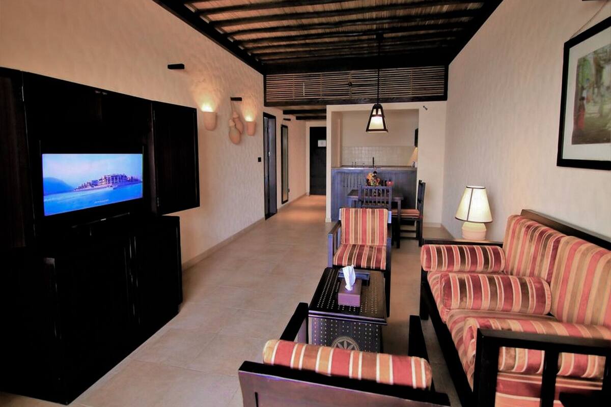 Deluxe Duplex, Terrace | Bar mini, peti besi dalam bilik, meja, langsir/tirai gelap terus 
