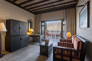 Superior Room | Minibar, in-room safe, desk, blackout drapes - Atana Musandam (Khasab)