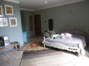 Quarto casal ou duplo clássico | 1 quarto, cofres nos quartos, camas extras/dobráveis (sobretaxa)