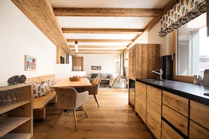 Fridge, microwave, stovetop, dishwasher - Galzig Lodge (Sankt Anton am Arlberg)