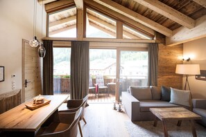 Comfort Apartment, 2 Bedrooms, Balcony, Mountain View (inkl. Sauna) | Living area | Flat-screen TV, fireplace - Galzig Lodge (Sankt Anton am Arlberg)