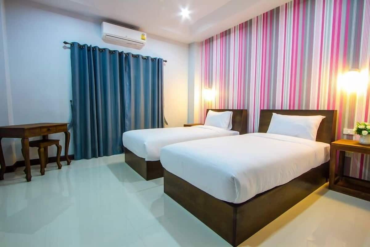 Deluxe Twin Room | Desk, free WiFi