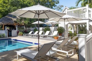 Deluxe Studio, 1 King Bed, Pool View - The Key West Hotel (Key West)