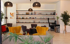 Lobby sitting area - Tempo Fair Suites (Istanbul)