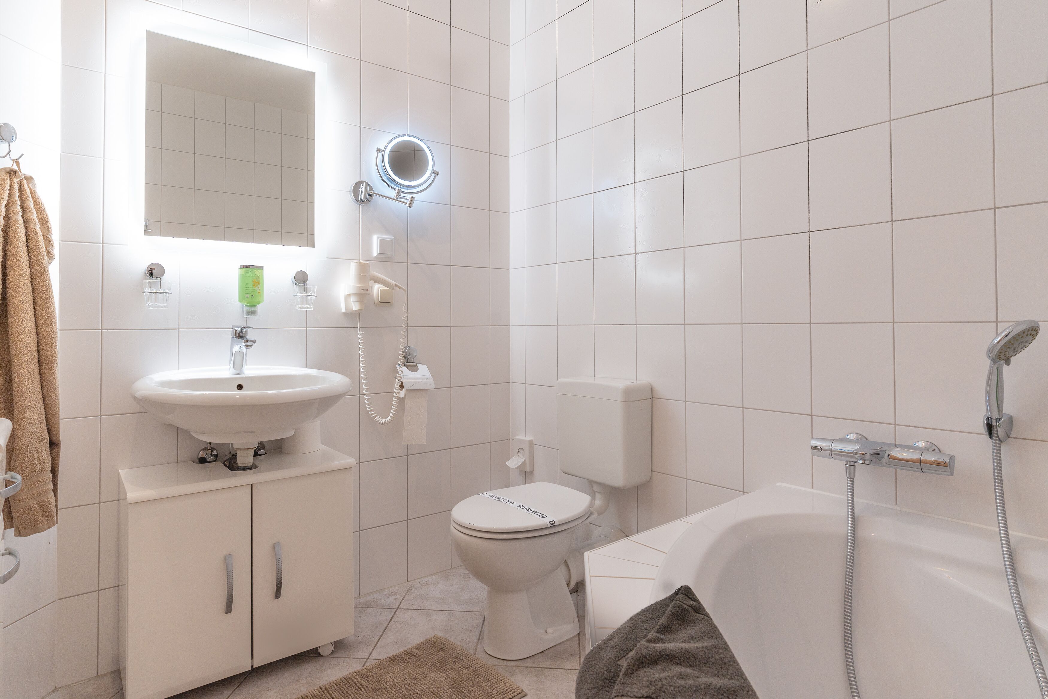 comfort double room | bathroom | free toiletries, hair dryer, towels, soap