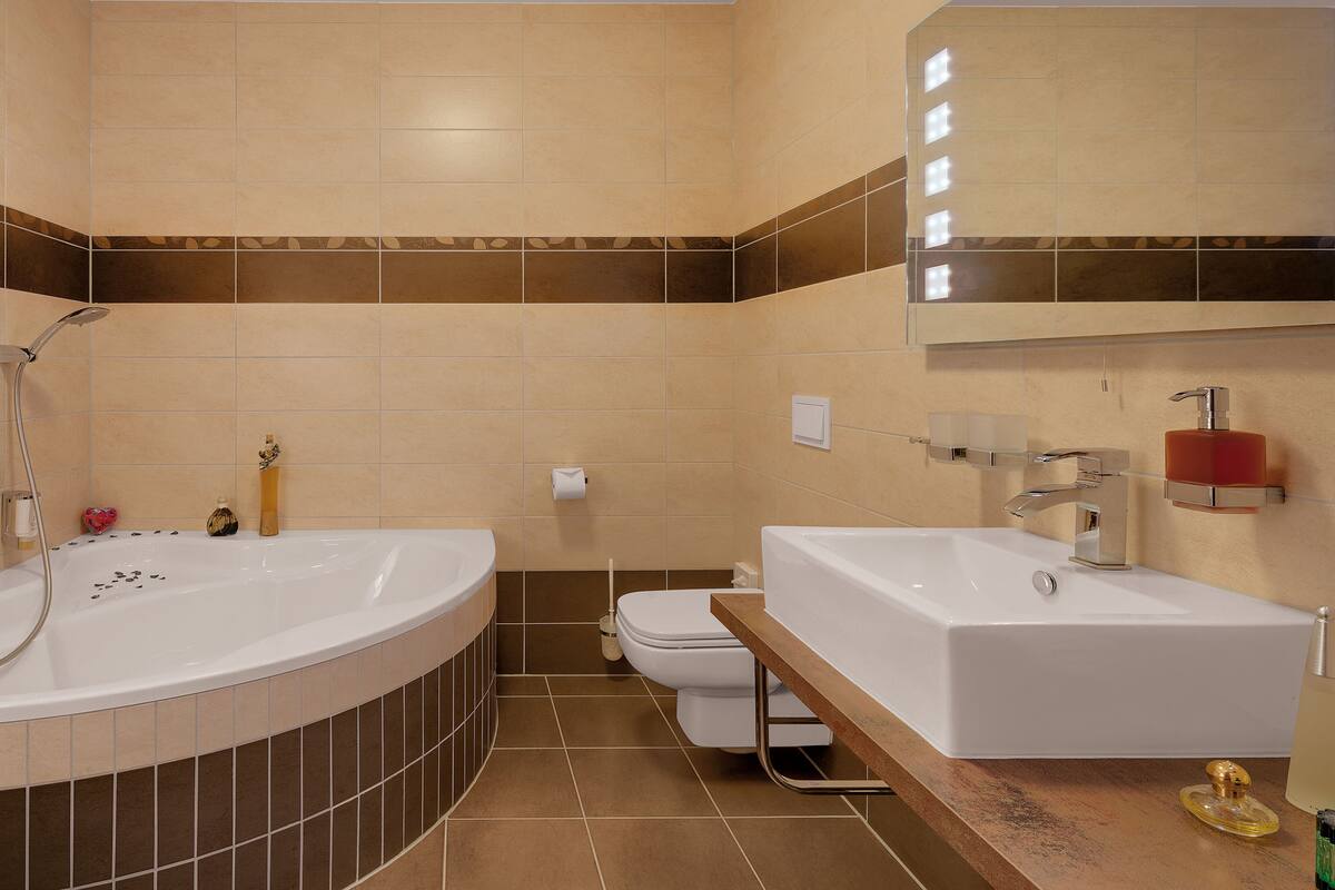 premium double room | bathroom | free toiletries, hair dryer, towels, soap