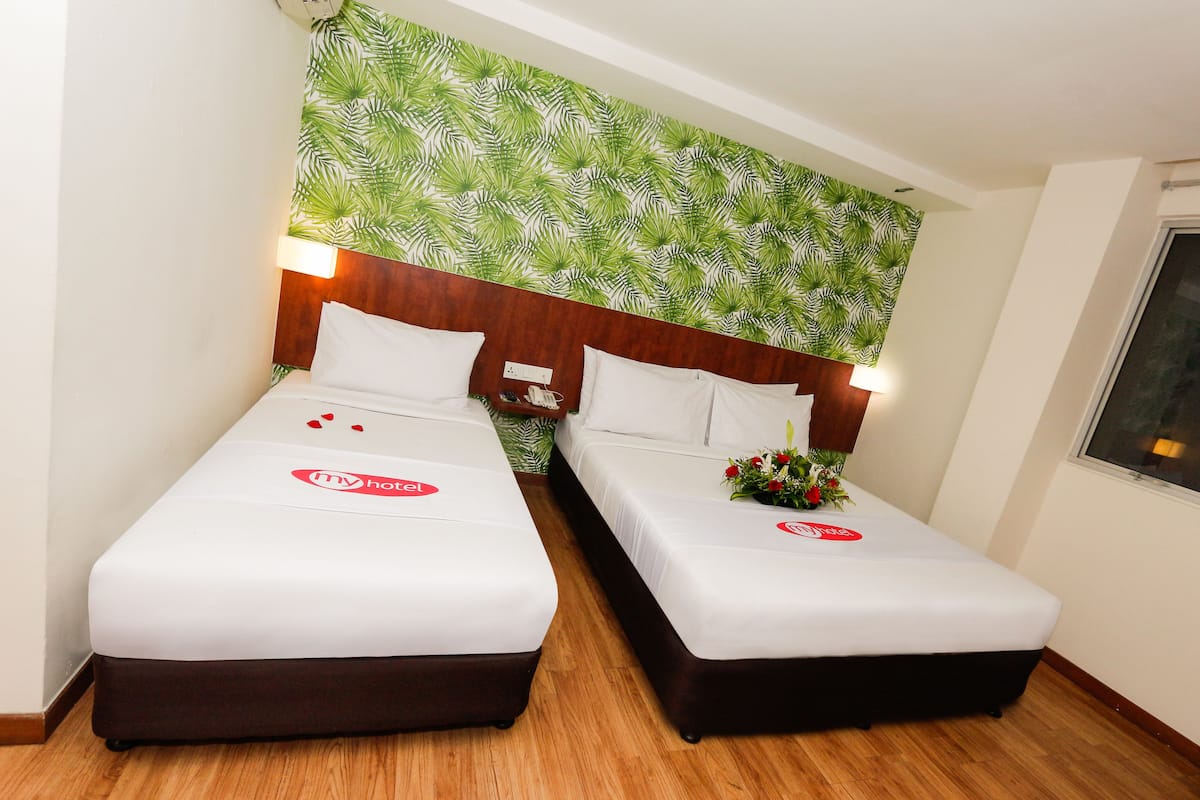 Deluxe Triple Room | Minibar, in-room safe, desk, laptop workspace