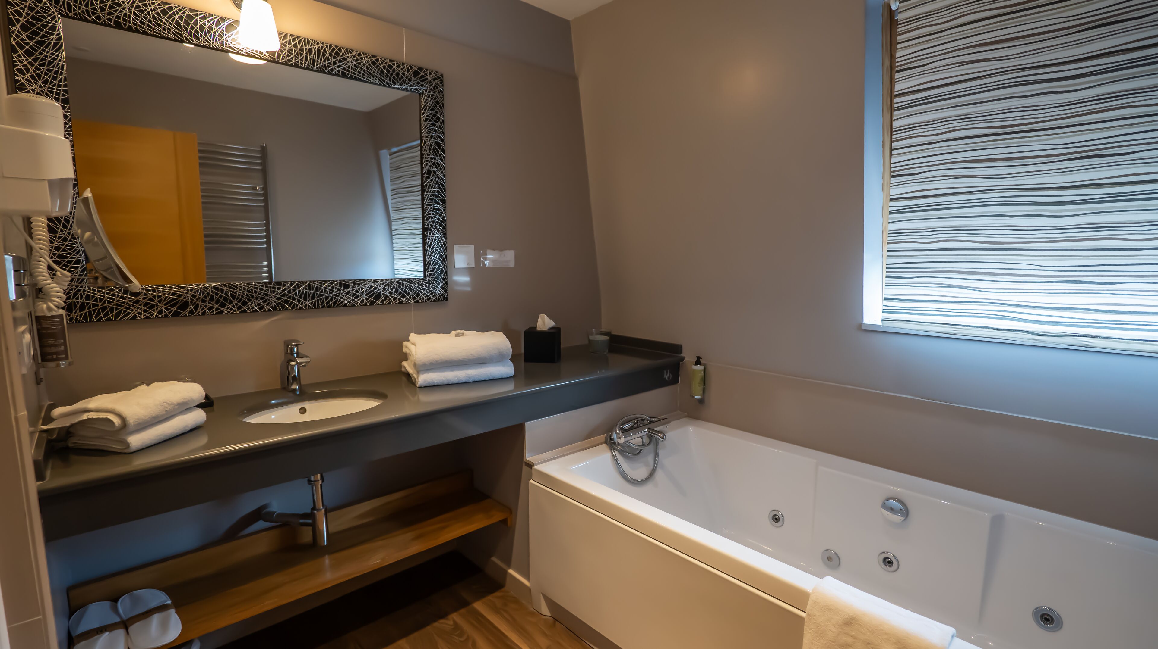 prestige room (1 to 4 persons) | bathroom | free toiletries, hair dryer, towels, soap