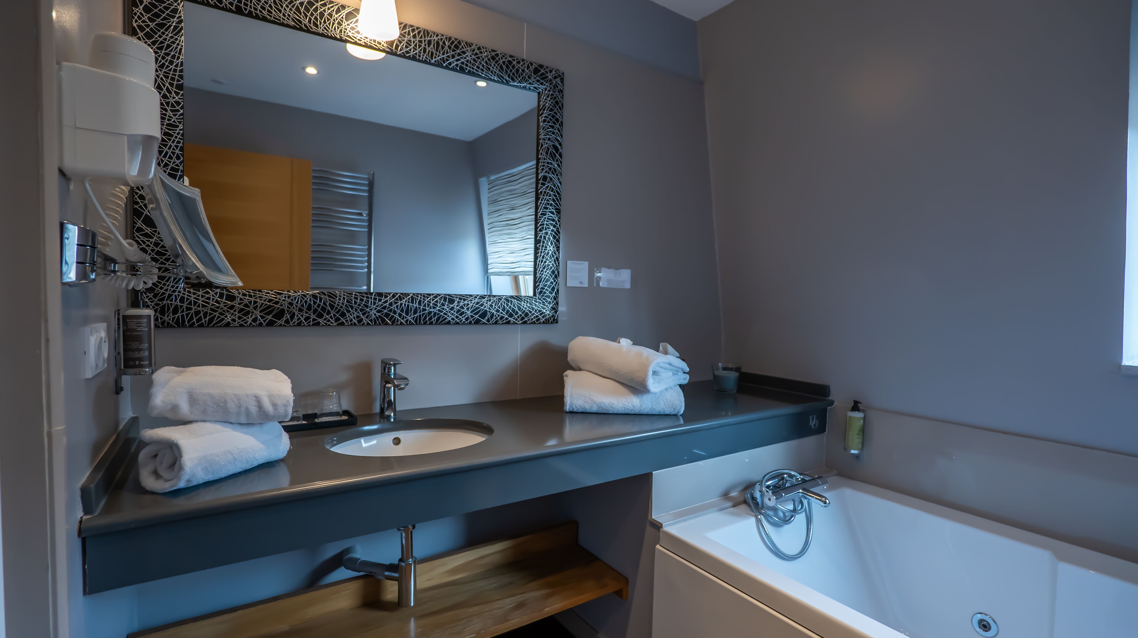 prestige room (1 to 4 persons) | bathroom | free toiletries, hair dryer, towels, soap