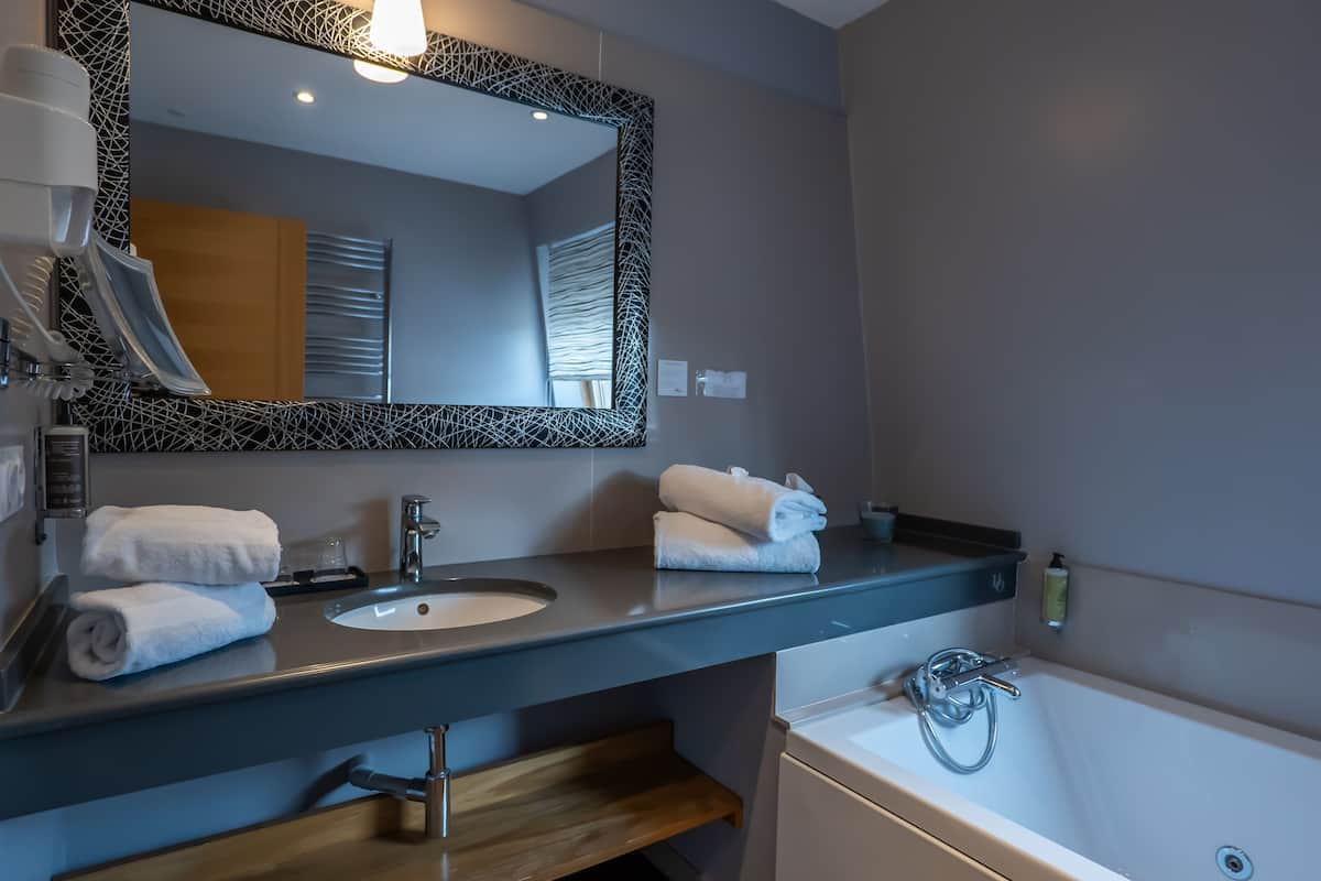 prestige room (1 to 4 persons) | bathroom | free toiletries, hair dryer, towels, soap