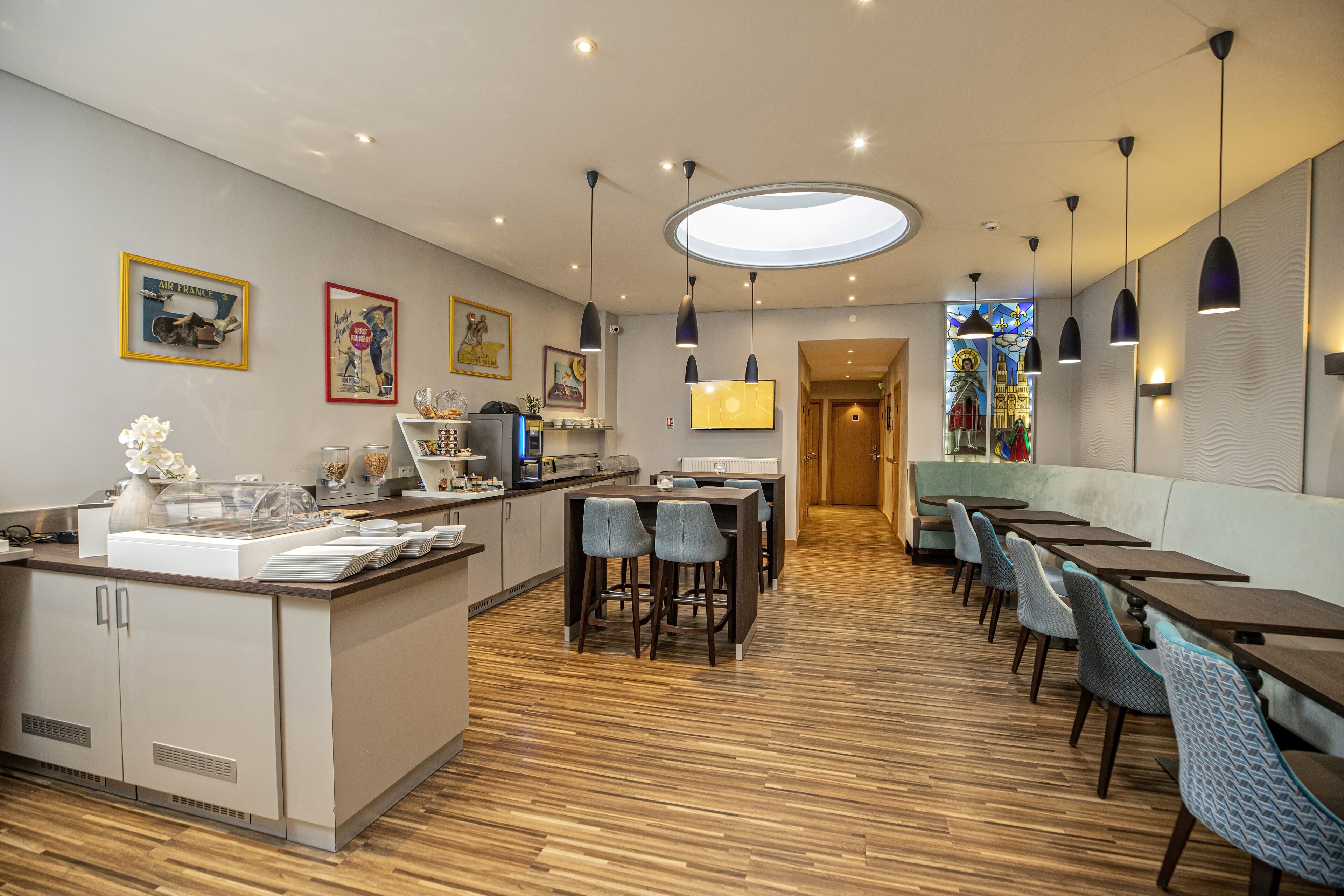 daily buffet breakfast (eur 15 per person)