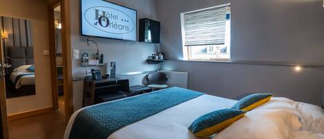 Habitación Premium (1 to 4 persons) | Sábanas de algodón egipcio, ropa de cama de alta calidad, caja fuerte