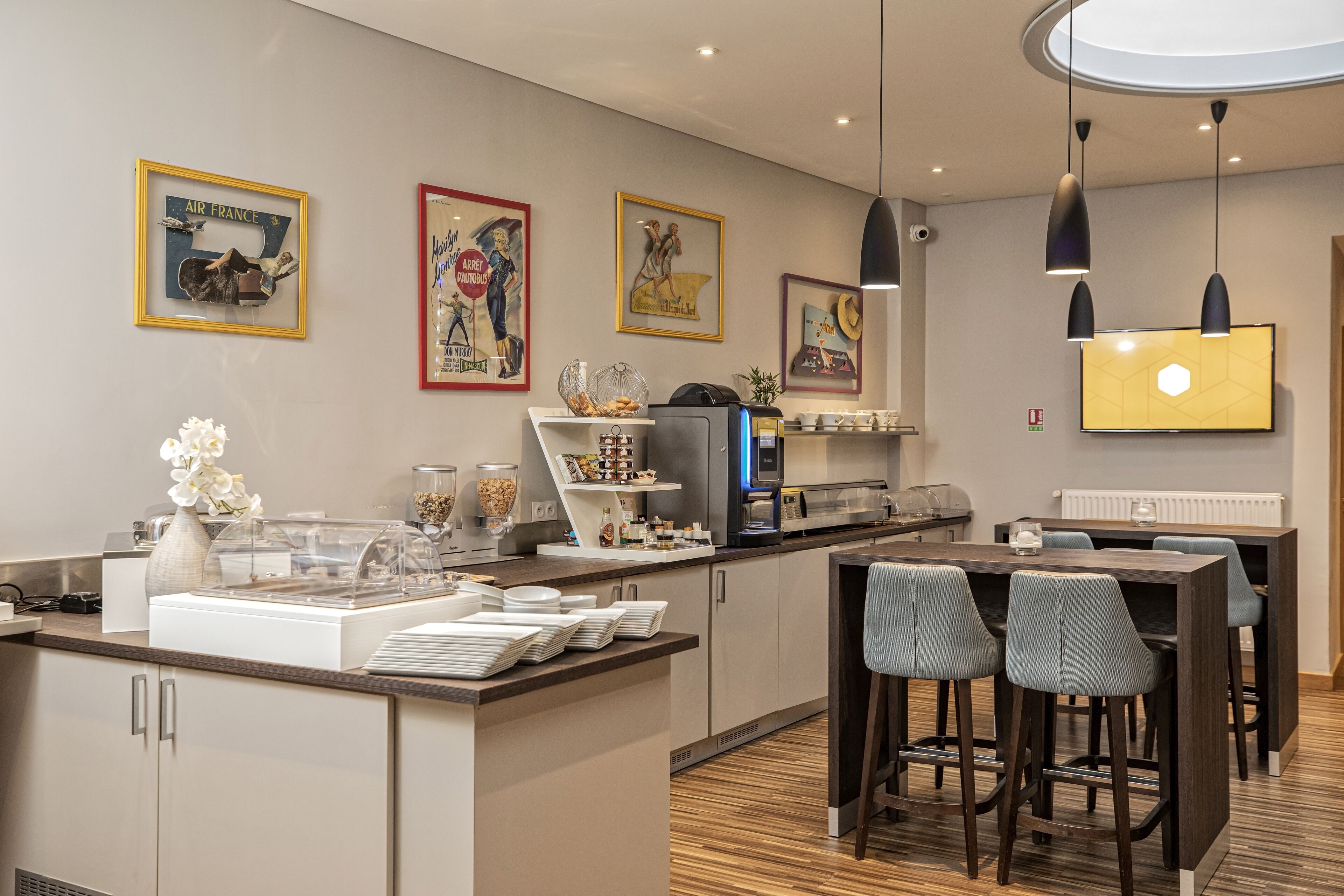 daily buffet breakfast (eur 15 per person)