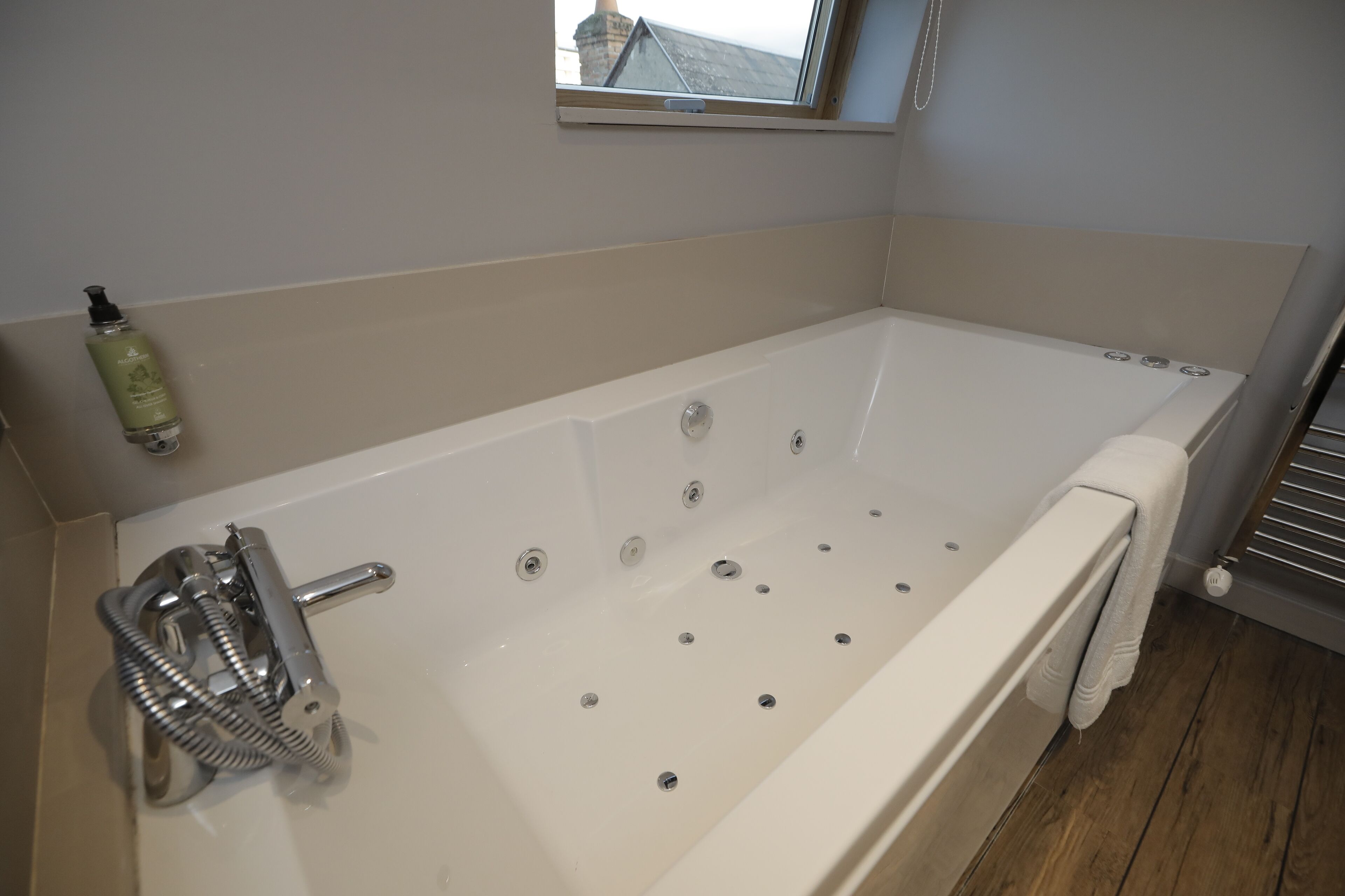 Prestige Room (1 to 4 persons) | Private spa tub