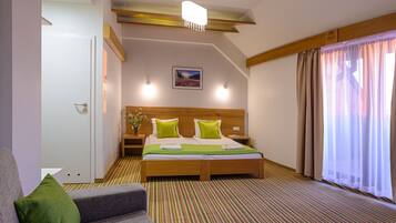 Executive Triple Room, 1 Double Bed with Sofa bed | Premium bedding, desk, iron/ironing board, free WiFi