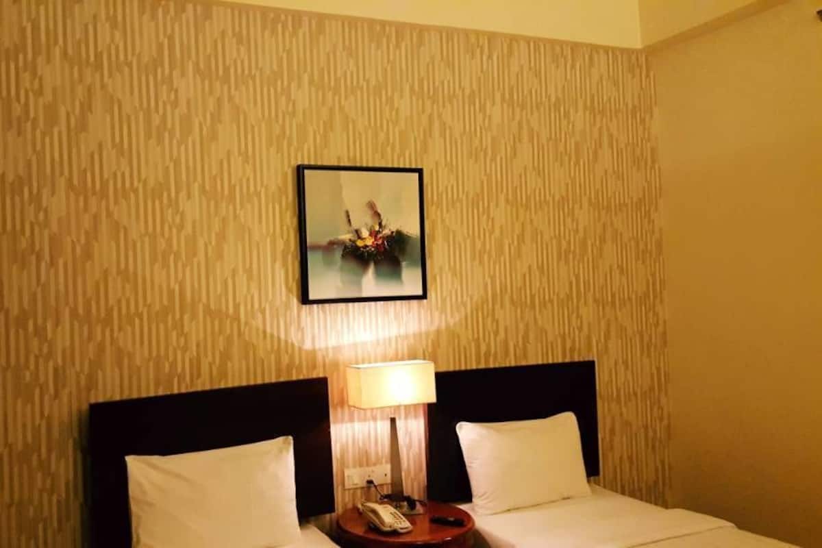 Standard Room | Soundproofing, rollaway beds, free WiFi, bed sheets