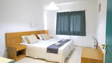 Zimmersafe, Schreibtisch, schallisolierte Zimmer, Bügeleisen/Bügelbrett