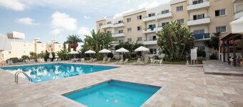 DebbieXenia Hotel Apartments