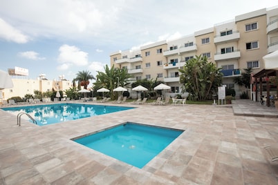 DebbieXenia Hotel Apartments