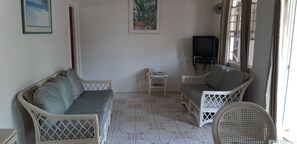 TV - Leisure Inn (Soufrière)