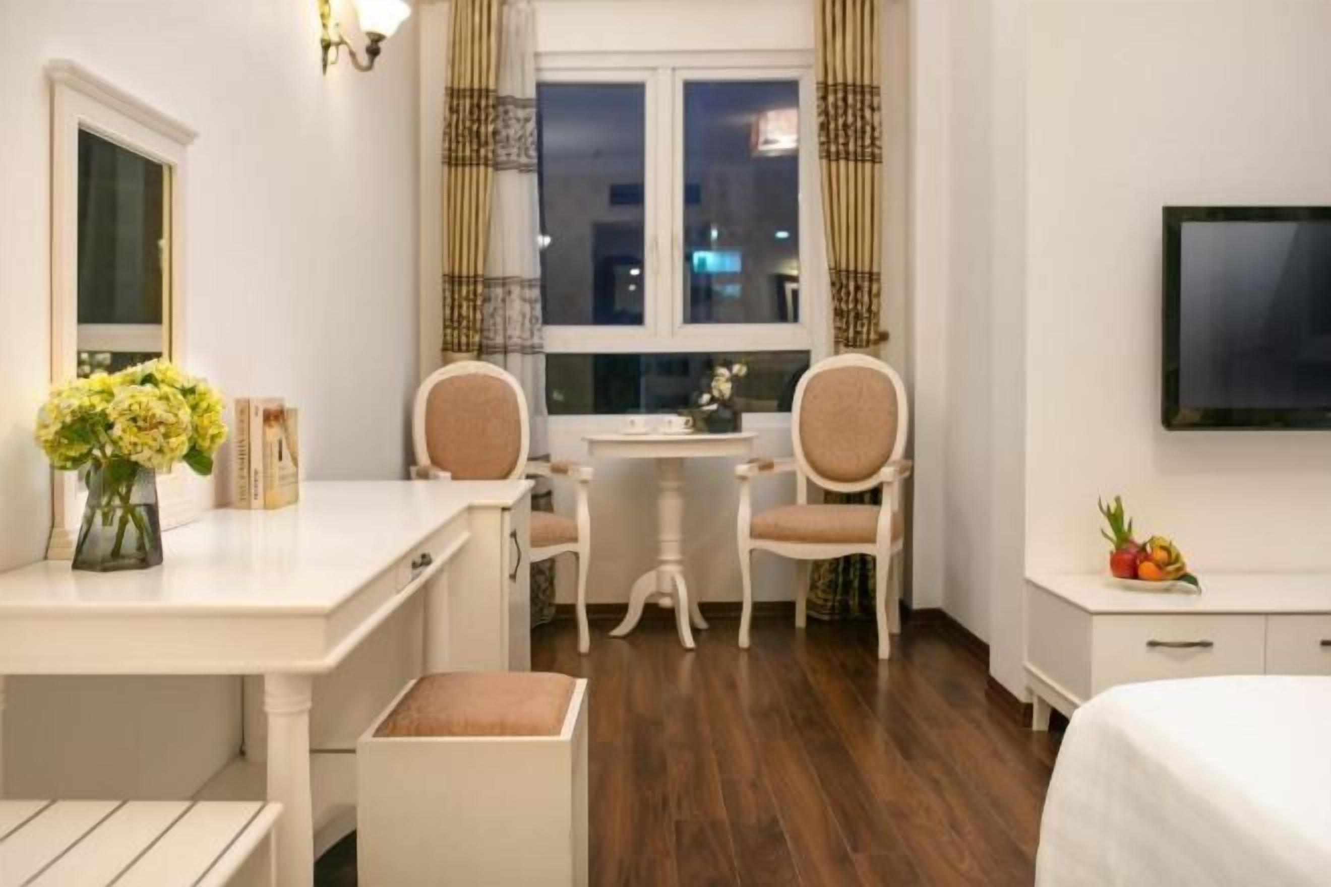 Premium bedding, minibar, in-room safe, desk