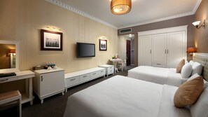 Deluxe Twin Room, City View | Premium bedding, minibar, in-room safe, desk - Luxor Boutique Hotel (Hanoi)