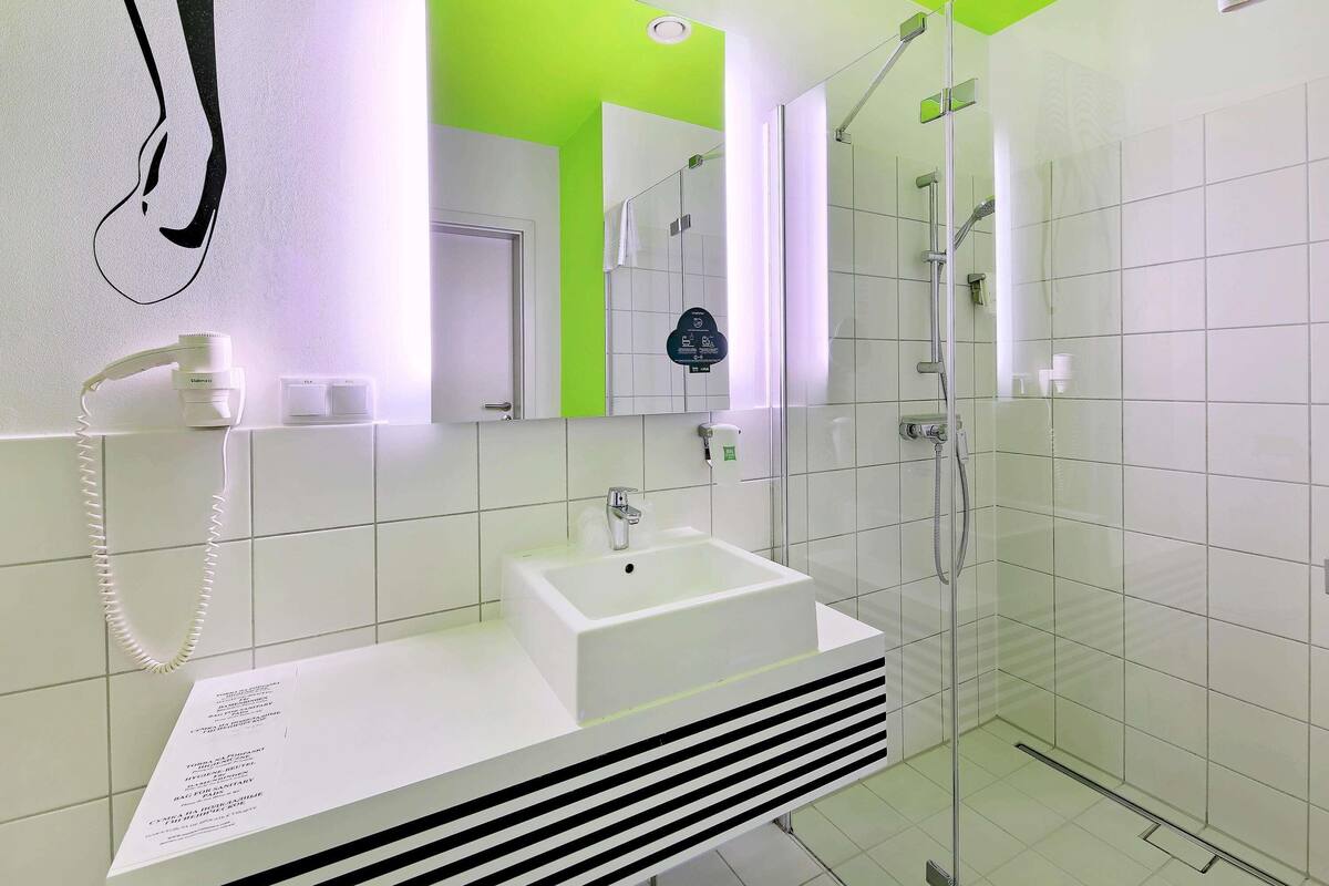 standard room, 2 single beds | hypo-allergenic bedding, desk, blackout curtains, soundproofing