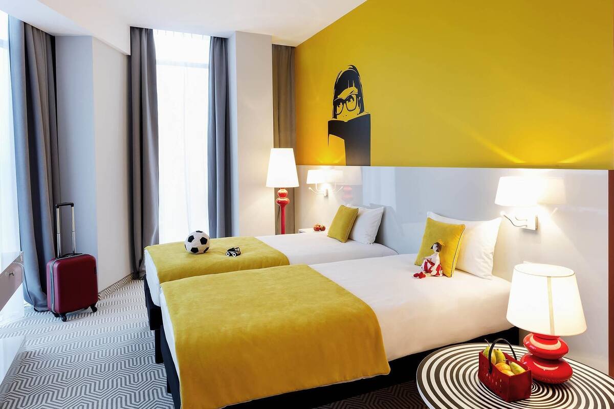 Standard Room, 2 Twin Beds | Hypo-allergenic bedding available, desk, blackout drapes, soundproofing