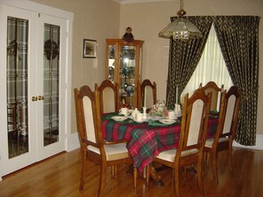 In-room dining - Strathaird Bed & Breakfast (Niagara Falls)