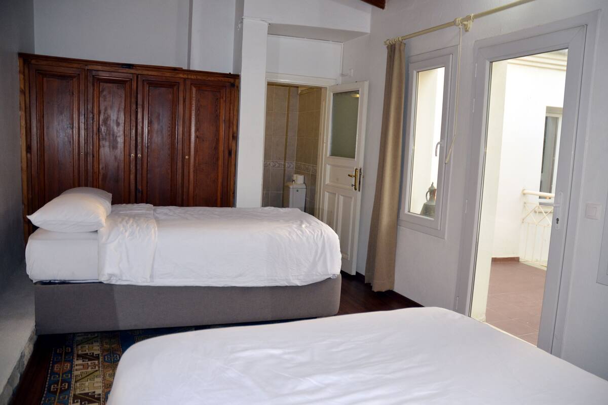 Ropa de cama de alta calidad y minibar