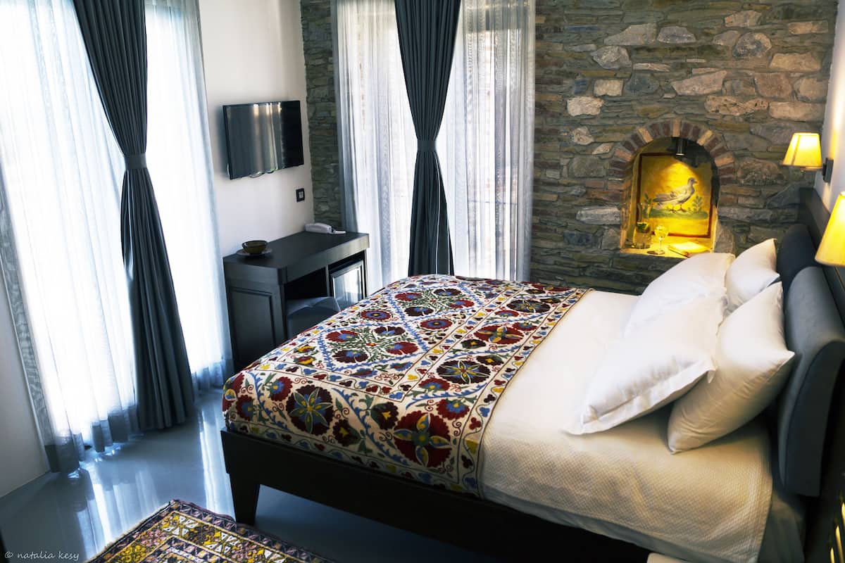 Deluxe tweepersoonskamer, 1 queensize bed, uitzicht op vallei | Luxe beddengoed, een minibar, een kluis op de kamer