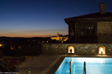 Outdoor pool, pool umbrellas, sun loungers