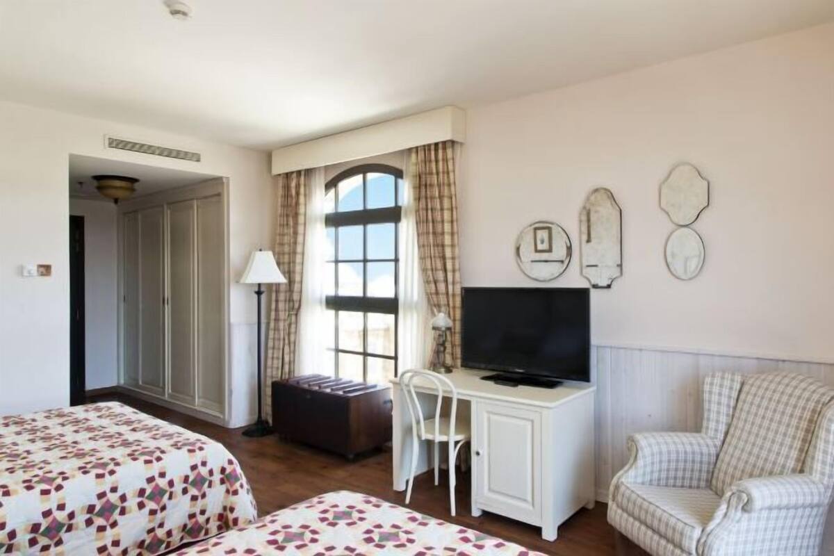 In-room safe, desk, laptop workspace, free WiFi