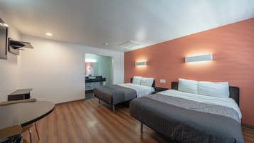 ห้องพัก, เตียงควีนไซส์ 2 เตียง | โต๊ะทำงาน, Wi-Fi, ผ้าปูที่นอน