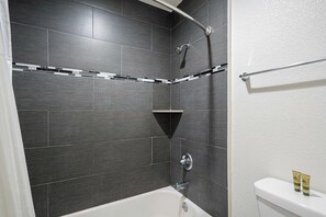 Room, 2 Queen Beds | Bathroom - Coastal Valley Inn (Castroville)
