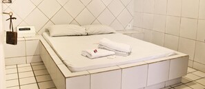 Unclassified image, 3 of 84, button - S&L Hotel (Recife)