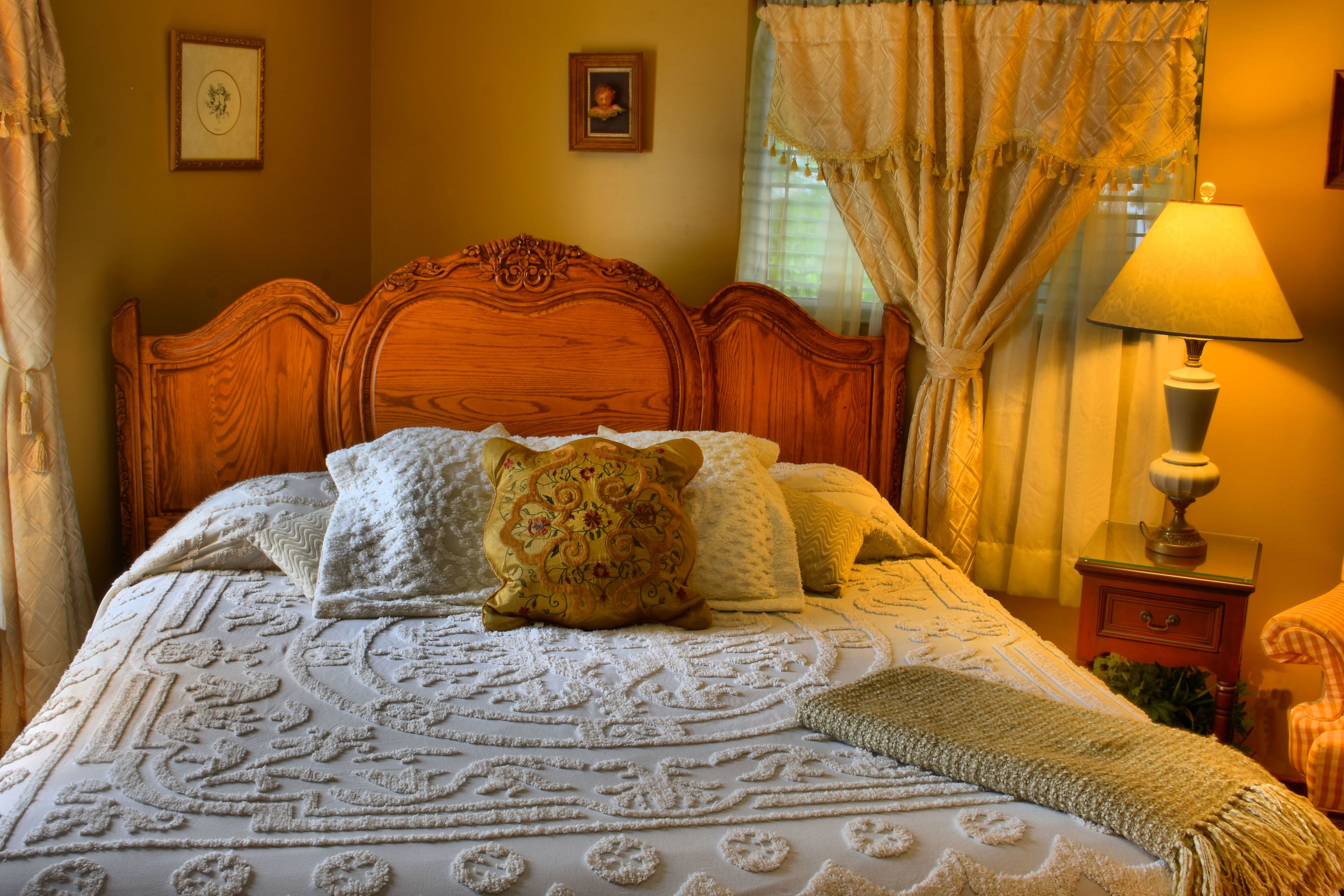 Individually decorated, individually furnished, soundproofing