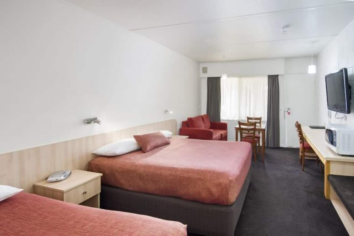 Desk, blackout drapes, iron/ironing board, free WiFi