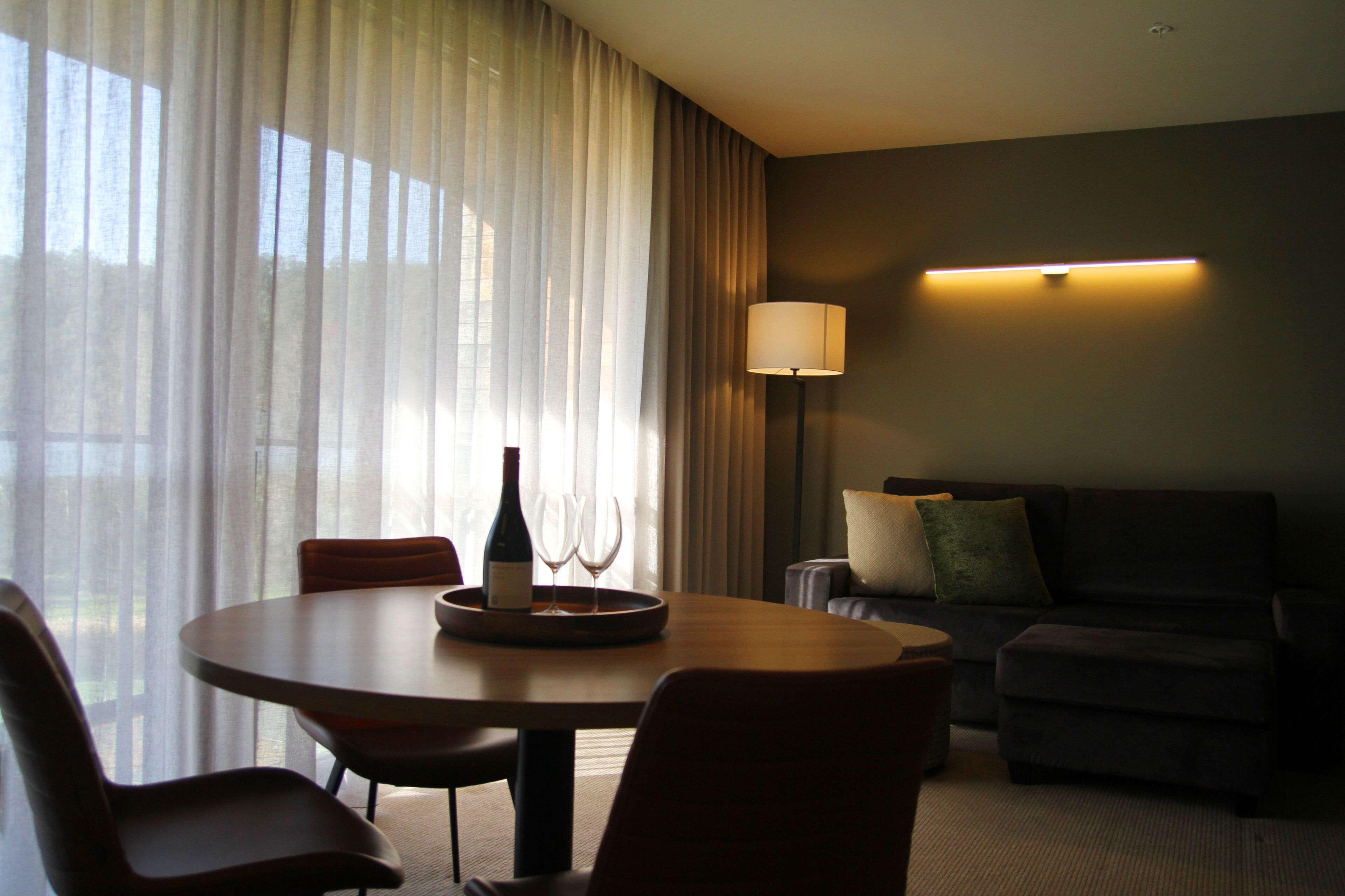 flat-screen tv, pay films, mp3 dock