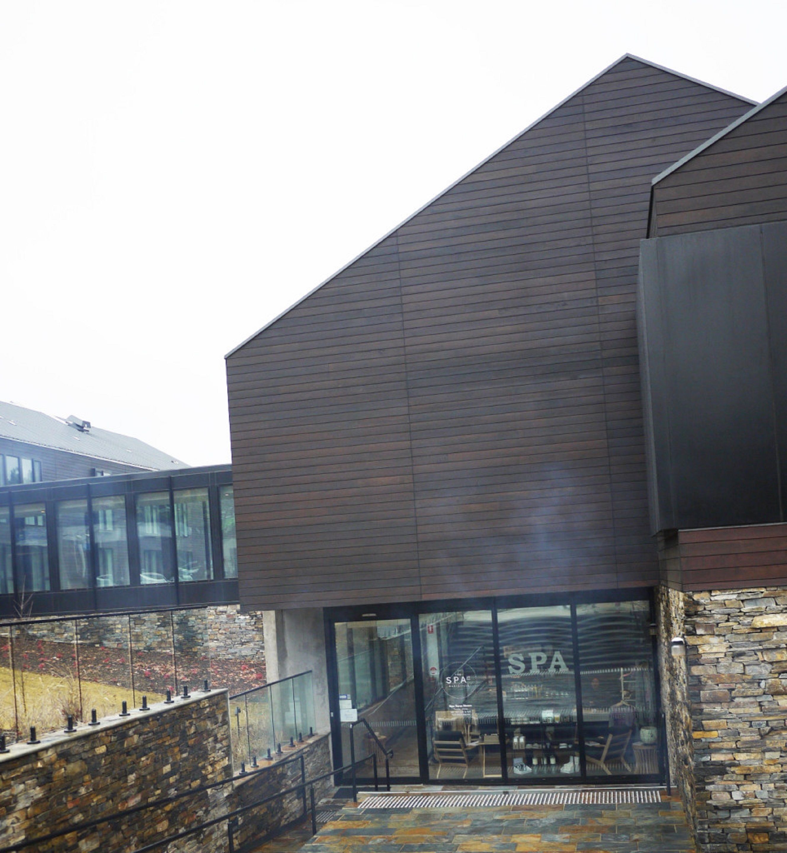 hot stone massages, facials, 3 treatment rooms, massages