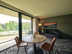 Hochwertige Bettwaren, Zimmersafe, Schreibtisch