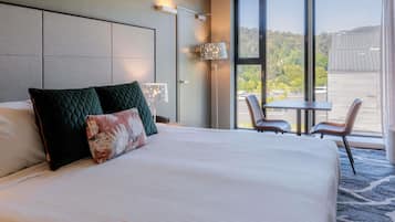 Superior Room, 1 King Bed | Premium bedding, in-room safe, desk, laptop workspace