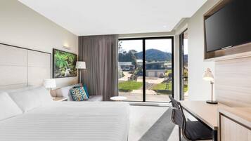 1 bedroom, premium bedding, in-room safe, desk