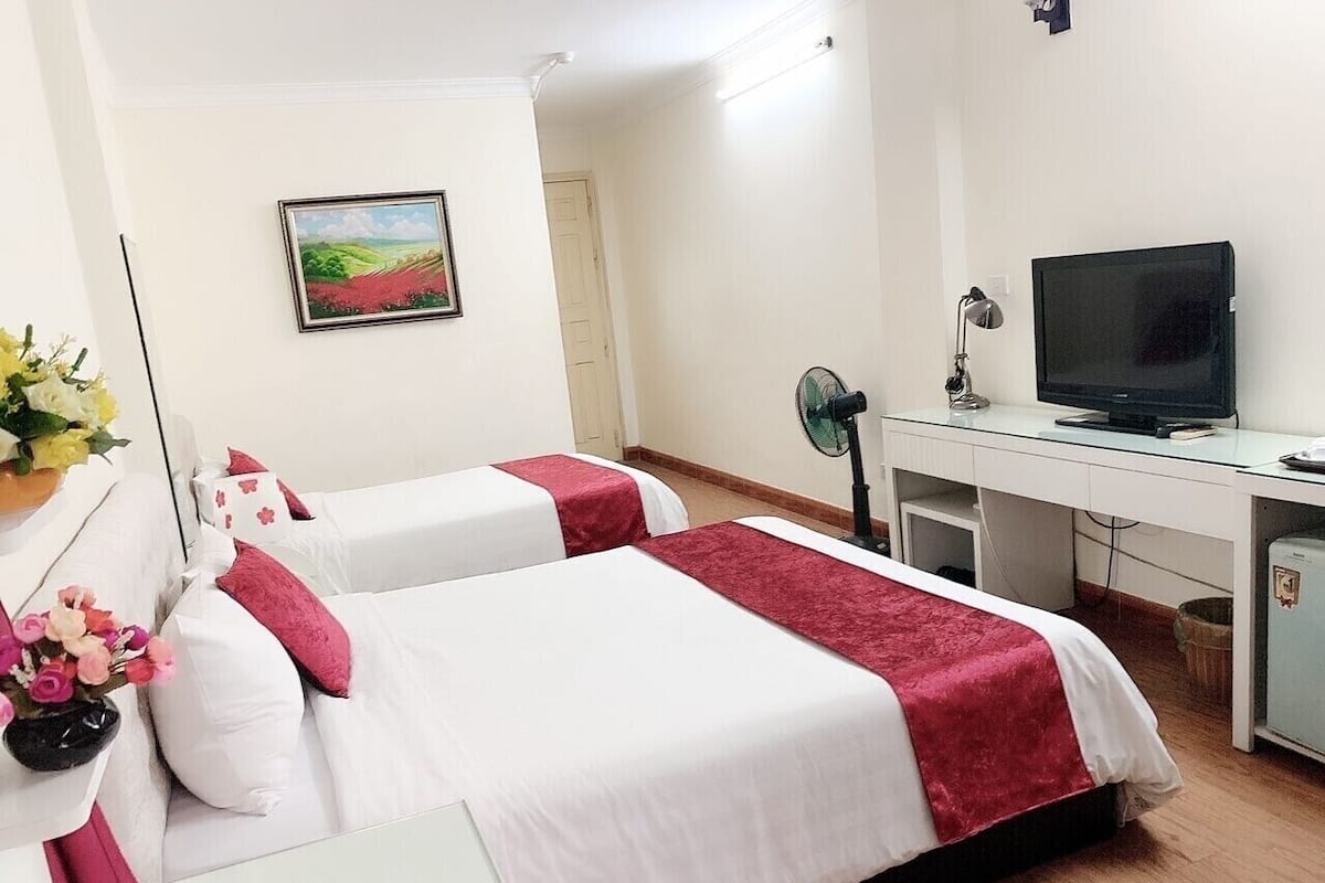 Deluxe Room, City View | Minibar, in-room safe, desk, blackout drapes