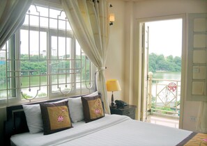 Deluxe Double Room, 1 Queen Bed, Lake View | Minibar, in-room safe, desk, blackout drapes - Heart Hotel (Hanoi)