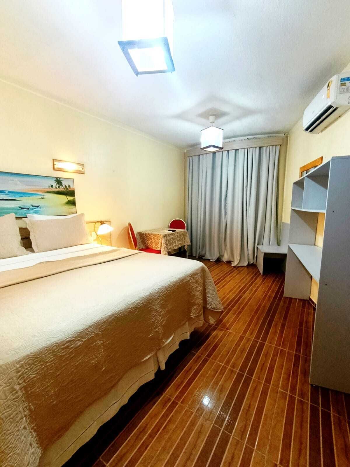 高级双人房 (Suite) | 迷你吧、隔音、免费 WiFi、床单